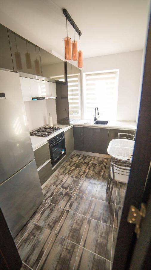 Toto'S Apartment Constanta Bagian luar foto